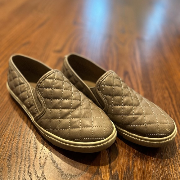 Steve Madden flats - Picture 1 of 4